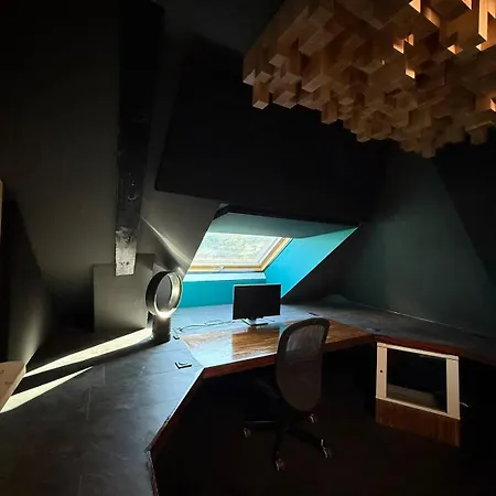 Chaleureux T2 Avec Bureau 斯格耶尔